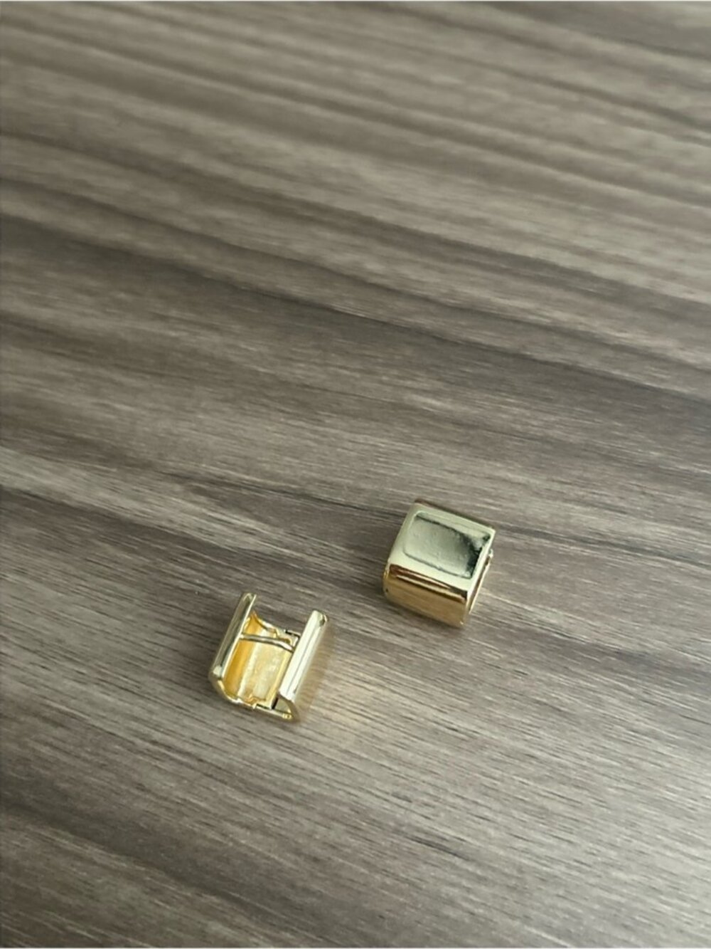 Classic Huggie Hoop Earrings Q1322 - Picture 6 of 6